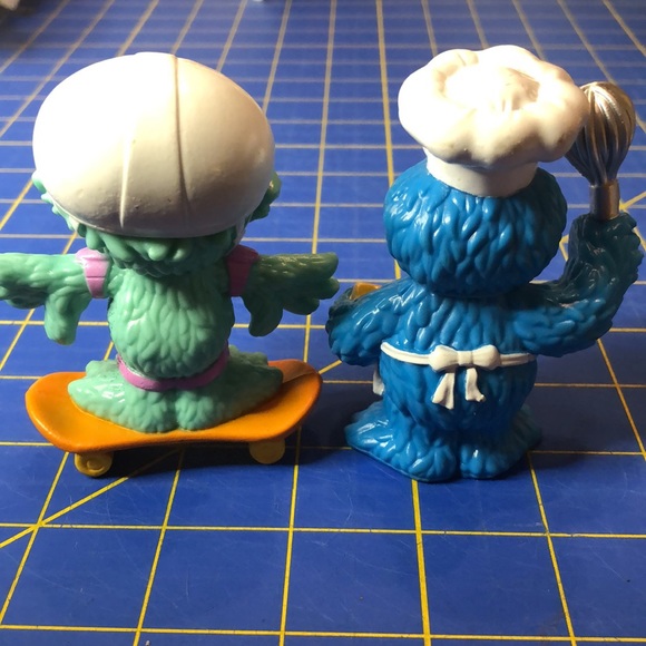 Sesame Workshop Cookie Monster and Rosita on Skateboard PVC  3 1/2 Cake Toppers - Picture 3 of 4